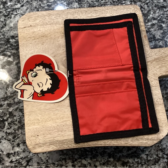 Vintage - NWT - Betty Boop 2005 Bi-Fold Wallet - Never Used - Rare & Collectible - Picture 5 of 8